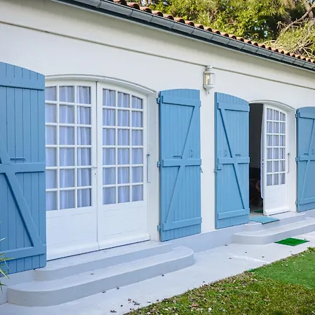 Longere Proche Et Foret