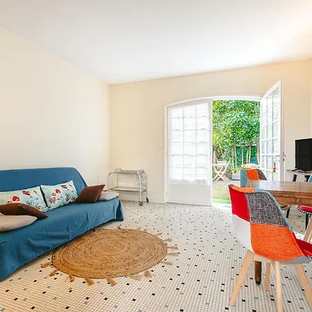 Longere Proche Et Foret