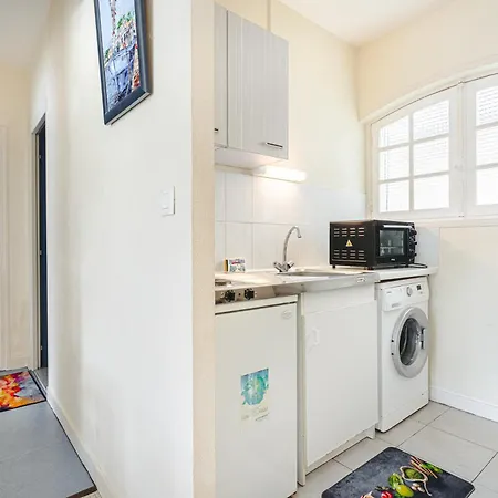 Longere Proche Et Foret